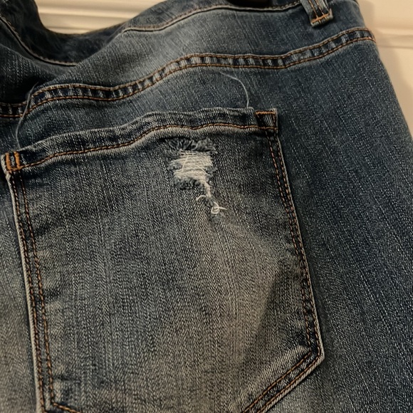 Code Bleu distressed Capri 18W raw hem stone wash casual plus size slimmer fit - Picture 9 of 10